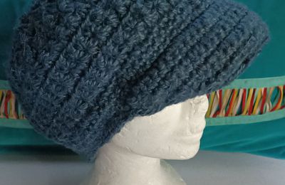 EB - Une casquette bleue au point étoile...