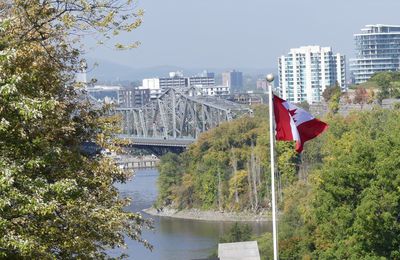 Le pont Alexandra à Ottawa...