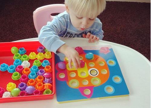 L'apprentissage des gestes chez de très jeunes enfants.