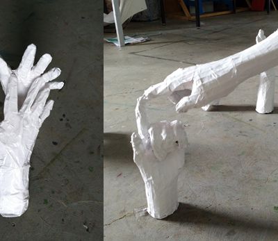 Mains en papier mâché