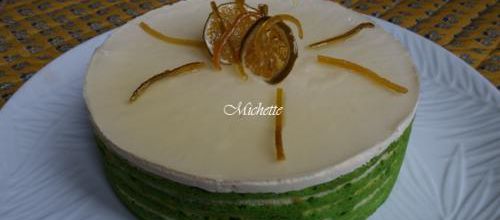 Gâteau d'anniversaire décoré aux deux biscuits, bavarois aux deux citrons et vanille