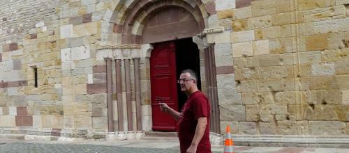 Le souterrain qui passe par l'entrée de la Collégiale et qui arrive dans le cimetière de Moyenvic. (Albert Fagioli)