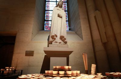 Cathédrale Notre Dame de Paris :  collatéral nord de la nef