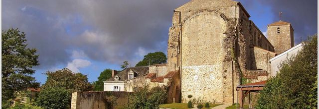 85 . Vendée - La Chaize le Vicomte (1) - Eglise Saint Nicolas