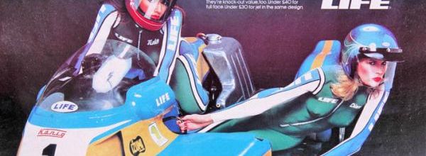 Une double vie bien casquée, euh..cachée