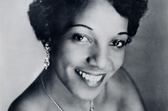 DOLLY LYON