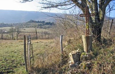 Le Roc Paradet (900 m) depuis Camps-de-l'Agly
