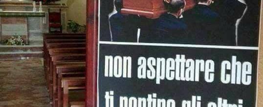 Viens à la messe sans attendre d'y être porté par d'autres