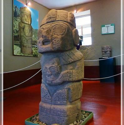  Route vers Cuzco : Musée lithique de Pucara (Pukara) : Hatun Naq Aka "Le grand décapiteur" - Pérou