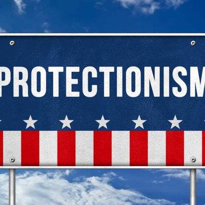 Entrée en application du protectionnisme américain. 
