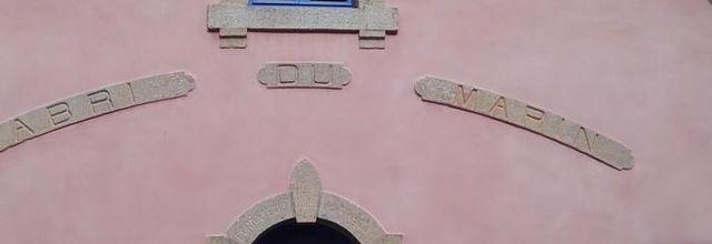 Air  d'antan  ( la promeneuse  en ville )