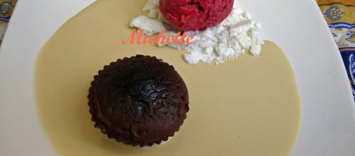 Crémeux au chocolat, anglaise à la vanille, sorbet minute banane framboise
