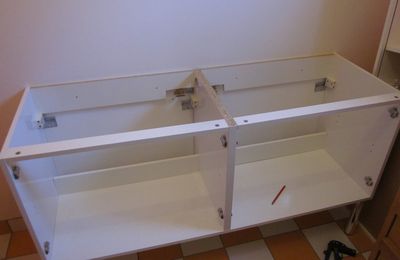 Pose du meuble double vasque de la salle de bain
