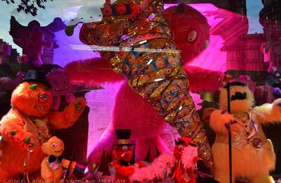 Galeries Lafayette : Des vitrines monstrueusement drôles