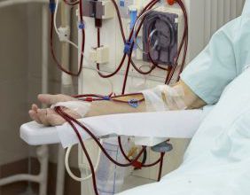 À 17 ans, elle invente une machine à dialyse miniature et bon marché