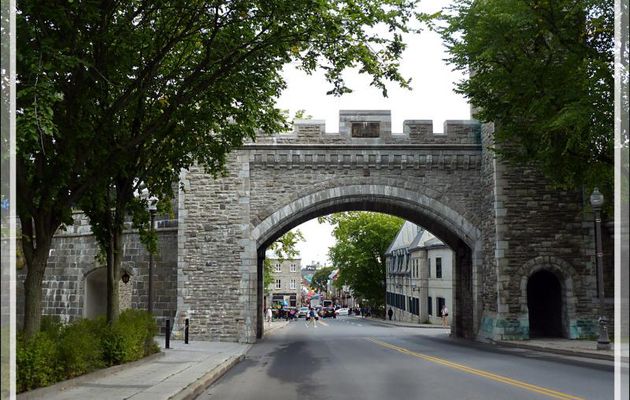 Entrée dans le Vieux Québec par la Porte Saint-Louis - Canada
