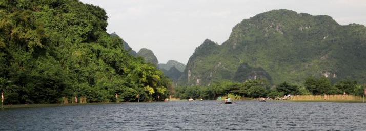 Embarquement pour une virée dans le complexe paysager de Trang An
