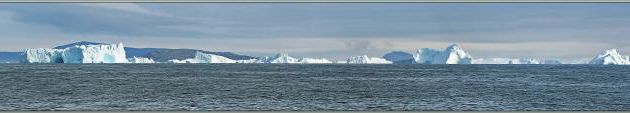 Panorama sur les icebergs au large de Kullorsuaq - Upernavik - Groenland