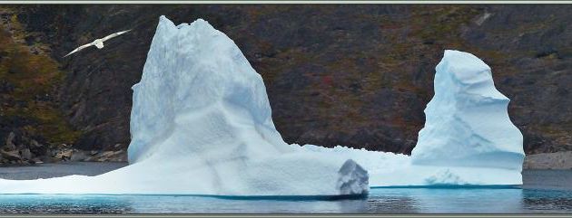 Un petit bout du très bel iceberg se casse sous mes yeux  - Région d'Uummannaq - Groenland