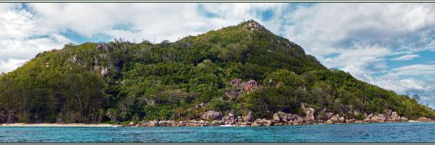 Ultime regard sur la presqu'île "Au Morne" et ses superbes rochers entre Anse Badamier et Anse la Farine - Praslin - Seychelles