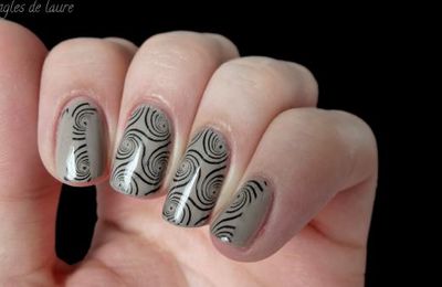Nail Art psychédélique + vidéo