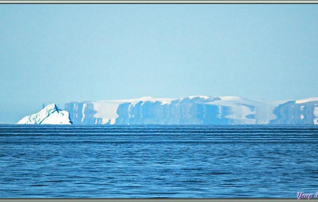 Illusion d'optique (qui n'en est pas une puisque l'appareil l'a enregistrée) - Mer de Baffin - Nunavut - Canada