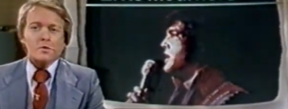 First visitors arrive at Elvis Presley's grave site at Graceland 1977