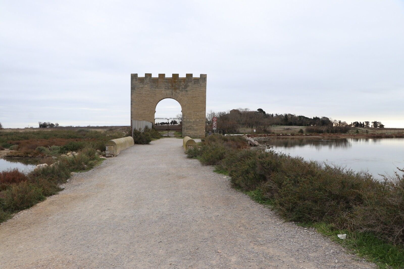 La Porte de Maguelone marque l'entrée de la presqu'île de Maguelone