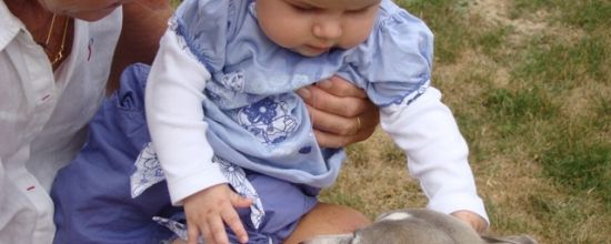 Clémence, très intriguée par Blue