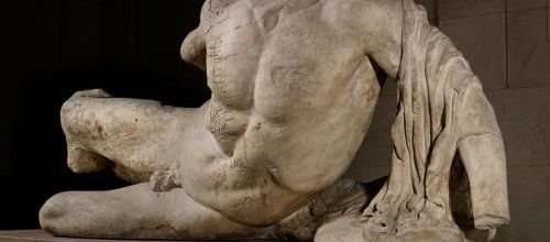 Le British Museum prête à l'Ermitage une statue du Parthénon...