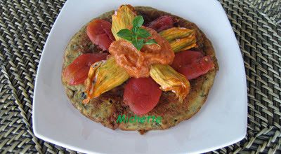 Blinis au caviar d'aubergine, fleurs de courgettes farcies poivron ricotta, purée de tomate