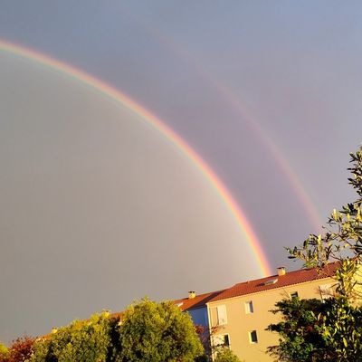 Arc-en-ciel au dessus de Marseille après l'orage