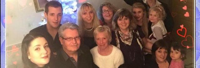 En  vous  présentant  ma  famille je souhaite à tous mes  amis  de  terminer  cette  année 2015 le plus  agréablement  possible  et  vous  présente mes  voeux  les  plus  sincères  pour 2016