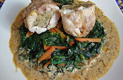 Cuisses de lapin farcies, lard fumé, épinards, carottes et petit jus à la moutarde