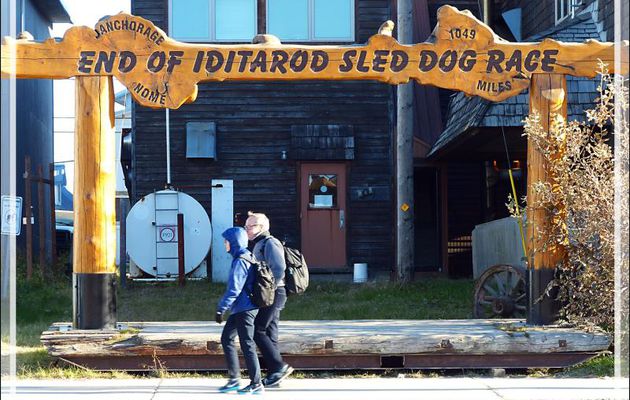 Promenade dans Nome, ville d'arrivée de la course de chiens de traîneaux "Iditarod" - Alaska