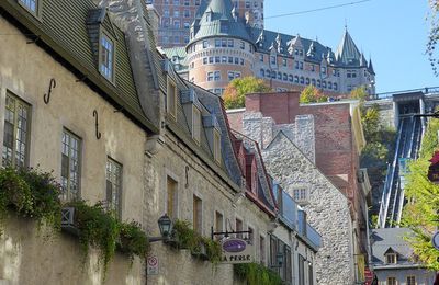 Québec: le quartier du petit Champlain et le Château Frontenac...