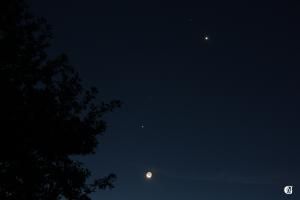 La Lune s'éloigne des planètes