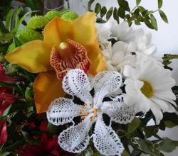 Fleur blanche et déco de noël
