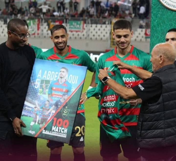 Mercredi 22.10.2025 MCA-Paradou AC 2-1 hommage à Abdellaoui Ayoub pour son 100ème match avec le Mouloudia 