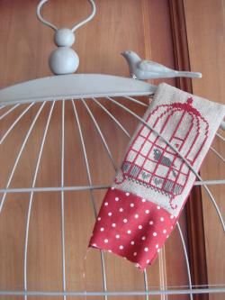 Coussin "Oiseau en cage"