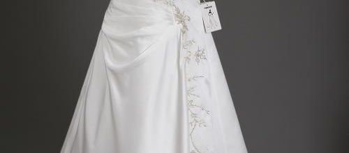 Des robes de mariée simples pour une célébration sans chichi