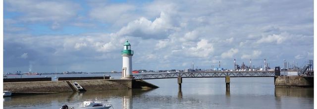 Paimboeuf, le phare et la chaussée.