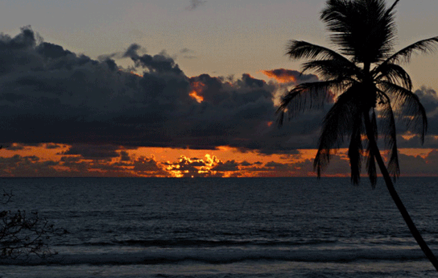 6 heures, oui mais AM ou PM ? Lever ou coucher de soleil ? (Animation .gif) - Anse Forbans - Mahé - Seychelles