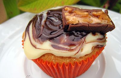Peanut butter cupcakes' • Cupcakes au beurre de cacahuètes et éclats caramélisés [glacage marbré]