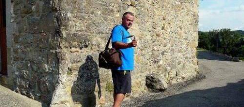 Après des cryptes dans l'Aude, le radiestésiste affirme avoir trouvé l'île au trésor, le lundi 29 décembre 2014, L'Indépendant / Midi-Libre. (Bruno Coince)