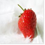 *Mélange de fruits : Salade de melon cantaloup, fraises, myrtilles*