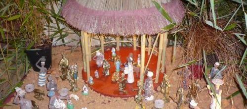 La crèche africaine de l'église de Montcléra...