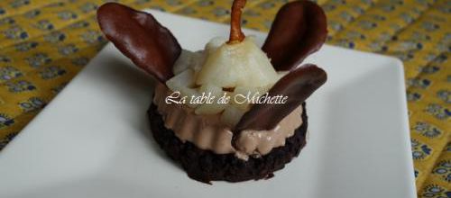 Croustillant et bavarois aux 2 chocolats, pétale en chocolat, poires