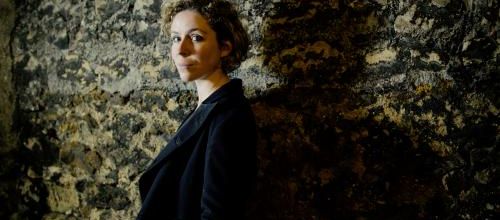 Laura Perrudin sort Push Me en clip avec Philippe Katerine