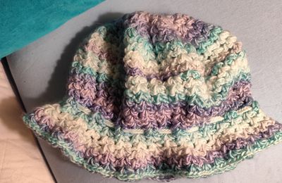 EB - Un chapeau d'hiver au crochet...